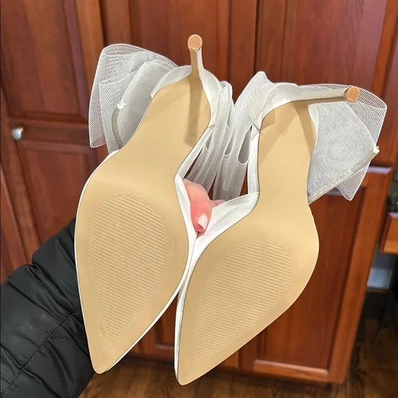 Steve Madden White Satin Women's Heels - Picture 6 of 6